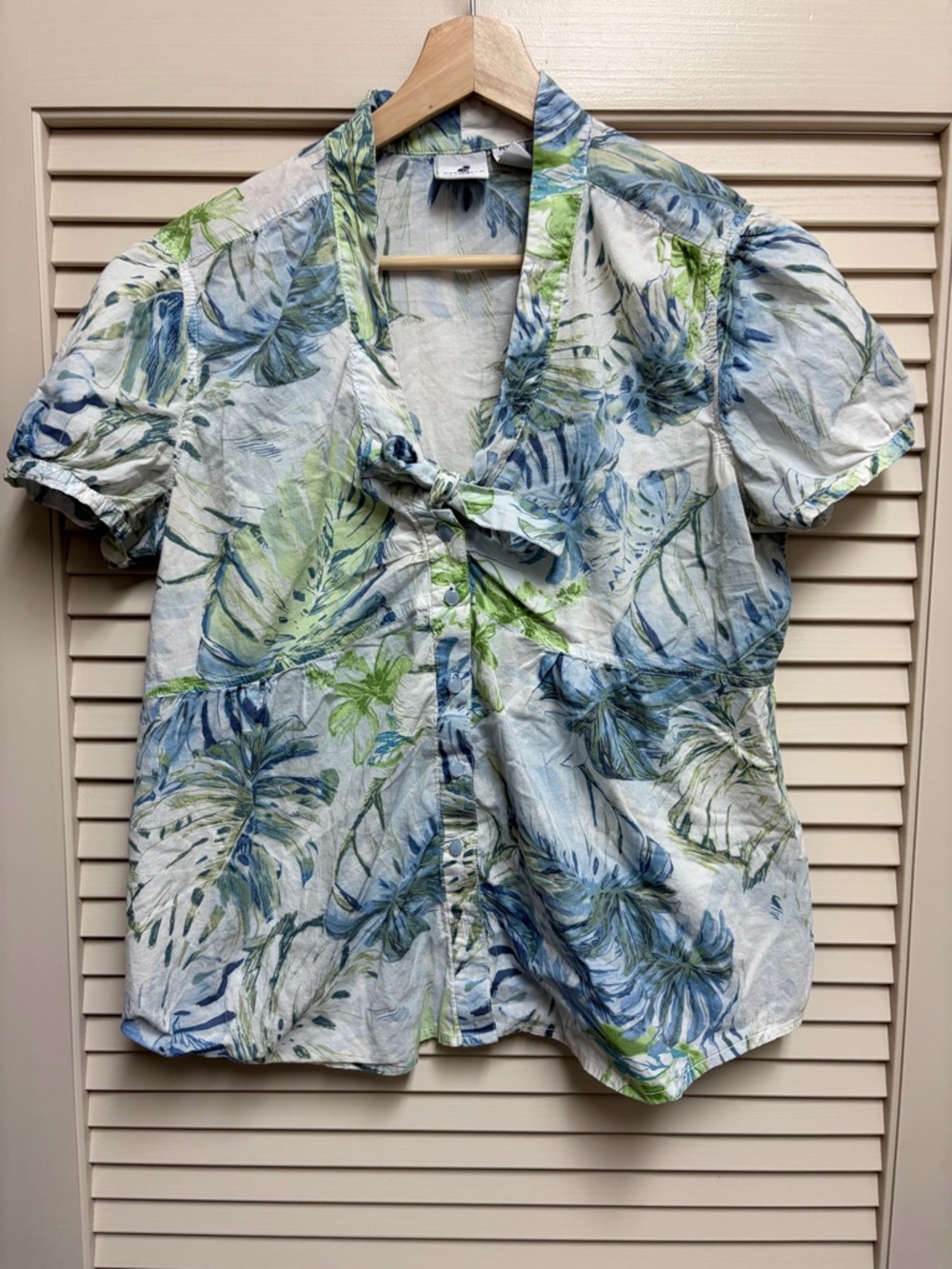 Caribbean Joe Petite L Tropical Hawaiian Leaf Print Cotton Button Front Tie Top